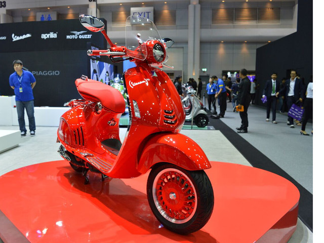 Vespa 946 RED và Primavera Touring Edition đẹp lộng lẫy