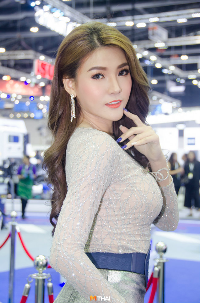 ngam chan dai ben xe moi dot nong motor expo 2017 hinh anh 9