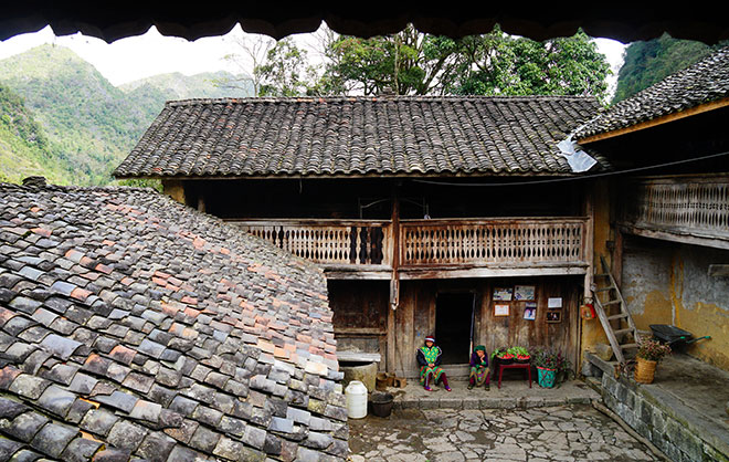 Ở Hà Giang, có một ngôi nhà cổ đẹp lạ ẩn mình giữa cao nguyên đá