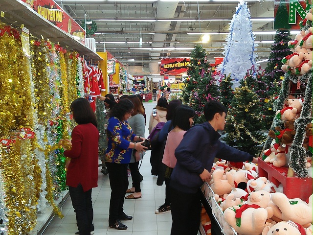 Hệ thống siêu thị hút khách mua đồ Giáng Sinh