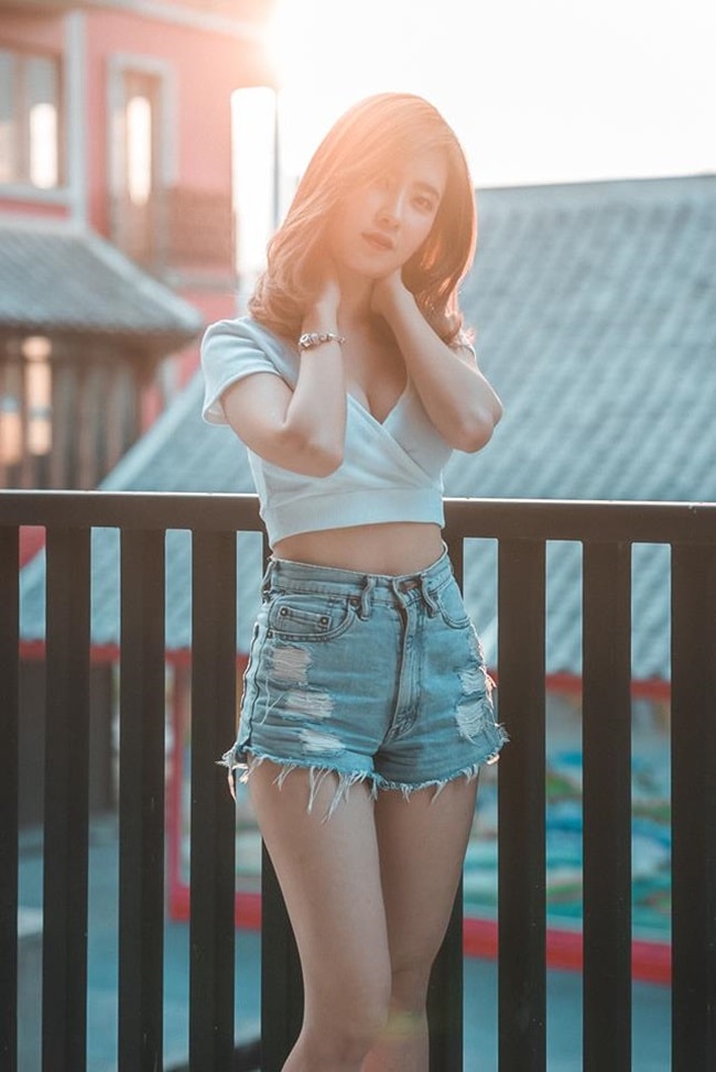 ngat ngay voi vay ao sexy mung nam moi cua con gai thai lan hinh anh 12