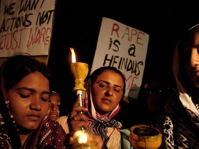 Bị cưỡng hiếp tập thể vì tự ý chọn chồng ở Pakistan