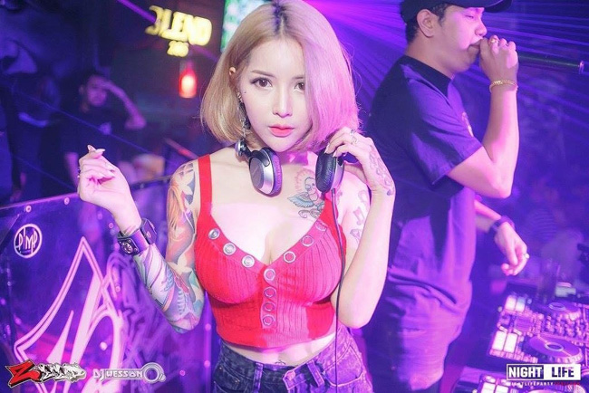 DJ Q Doll khoe hình xăm cực cá tính