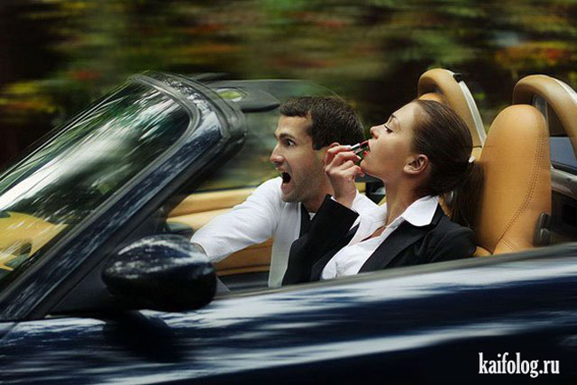 Phụ nữ lái xe đang trở nên ngày càng phổ biến và đương nhiên không thể thiếu những bức hình chụp lại khoảnh khắc tinh nghịch, đáng yêu hay thậm chí là thú vị khi chị em lái xe.