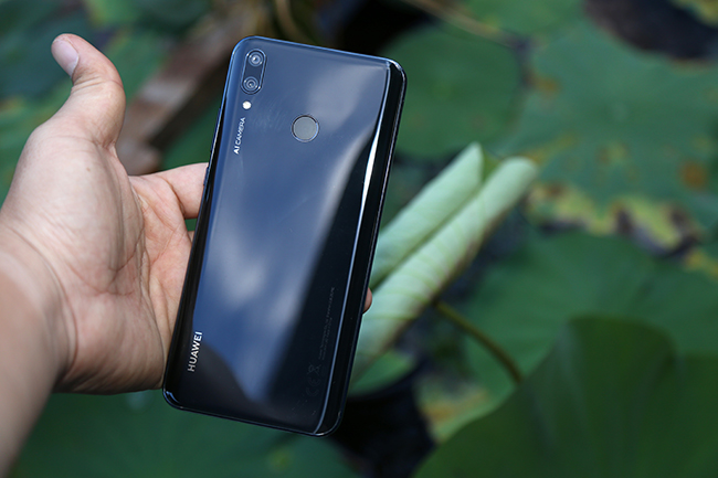 anh thuc te huawei y9 (2019) man hinh 