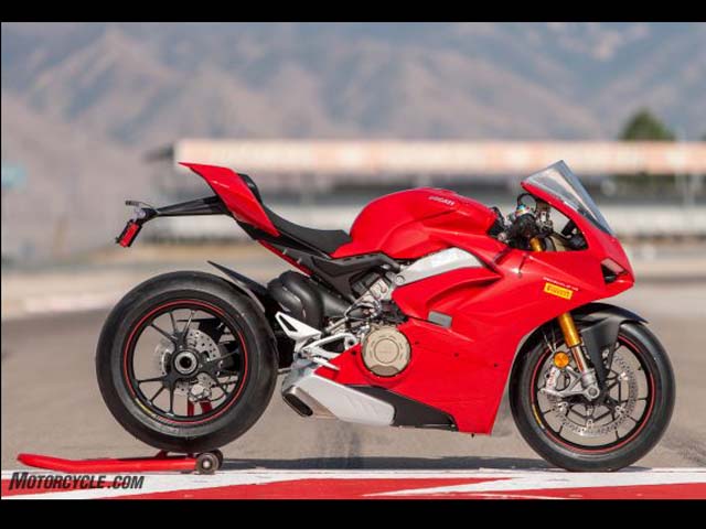 Ducati Panigale V4 S 2018 ẵm giải ”Xe máy của năm 2018”, giá gần 1 tỷ đồng