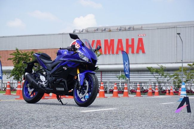 anh thuc te 2019 yamaha yzf-r3 sap ve thi truong viet nam hinh anh 15