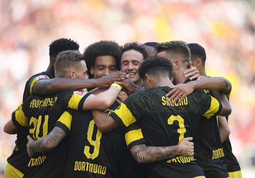 Dortmund đại thắng, giữ vững ngôi đầu