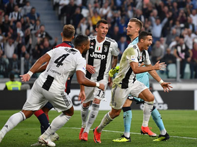 Cris Ronaldo ghi bàn nhưng Juve bị cầm hòa