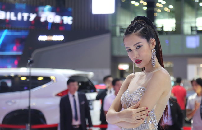 dan chan dai dot nong vietnam motor show 2018 hinh anh 12