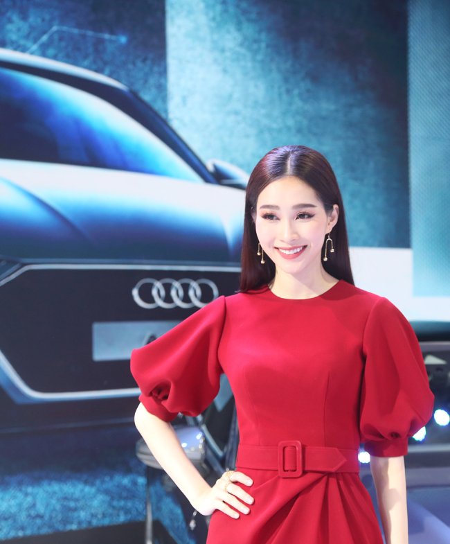 dan chan dai dot nong vietnam motor show 2018 hinh anh 3