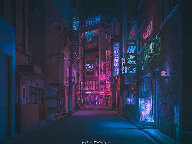 Nhiếp ảnh Nhật Bản đêm buồn Hình ảnh Nhiếp ảnh Nhật Bản đêm buồn sẽ lấy đi tâm hồn bạn trong những cung đường đèn neon, những mái nhà truyền thống. Từ sự pha trộn giữa tiên quyết và đương đại, tạo ra một loại hình ảnh riêng biệt của đất nước này, và bạn sẽ thật sự bị mê hoặc bởi nó.