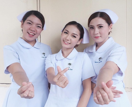 Với vẻ đẹp đậm chất Á Đông, các y tá Thái Lan sẽ mang đến cho bạn một trải nghiệm mỹ thuật độc đáo trong công việc y tế. Hãy xem những hình ảnh đặc trưng này và tìm hiểu lý do tại sao họ là tượng đài của nghề y tế Đông Nam Á, mặc dù đã phải đối mặt với rất nhiều thách thức trong công việc.