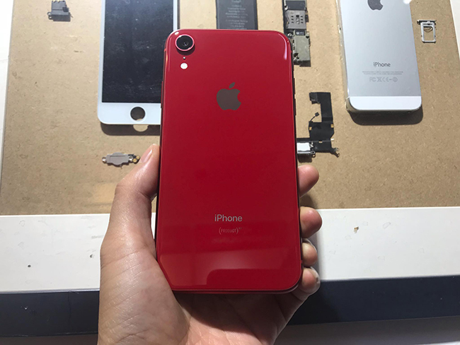 iPhone XR Đỏ với những bức ảnh trên tay là một xu hướng mới tại Việt Nam. Bạn sẽ có thể trải nghiệm những bức ảnh đẹp cũng như cảm giác trên tay khi nắm chiếc điện thoại này trong tay. Hãy cùng khám phá thế giới số với iPhone XR Đỏ chỉ có tại Việt Nam.