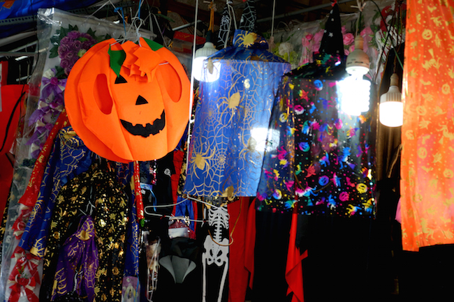 anh: do choi ma quy ban tran lan pho co ha noi truoc ngay halloween hinh anh 2