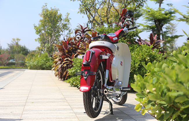 can canh honda super cub c125 – su tro lai cua mot huyen thoai hinh anh 2