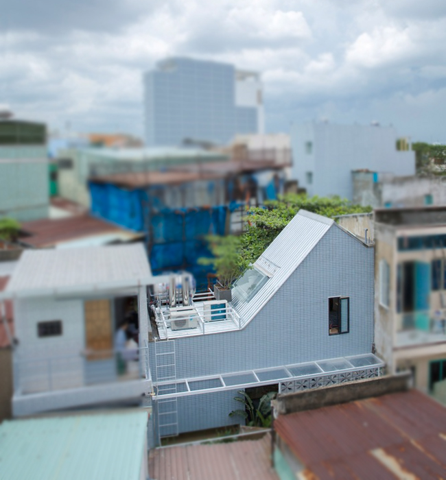 Vợ chồng trẻ ở Sài Gòn xây nhà 16m2 trong hẻm mà tiện nghi đến ...