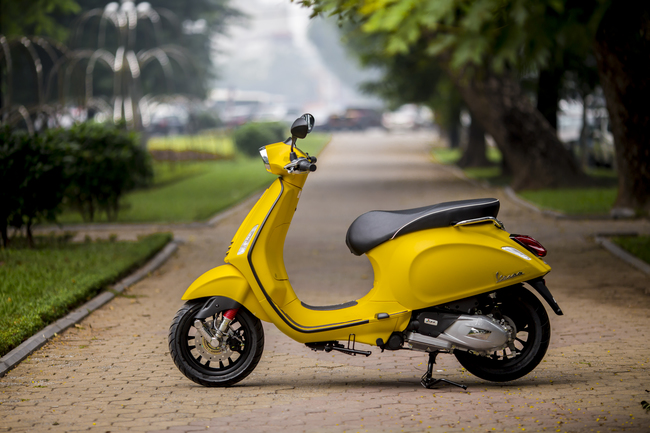 me man truoc vespa sprint vang nham, dep lung linh vua len ke hinh anh 5