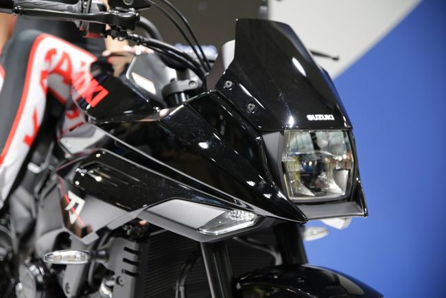 moto 2019 suzuki katana mau den xuat hien, phai manh bua vay hinh anh 13