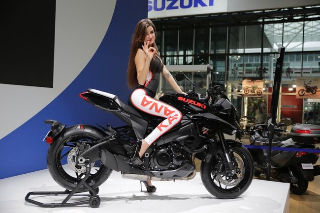 moto 2019 suzuki katana mau den xuat hien, phai manh bua vay hinh anh 4