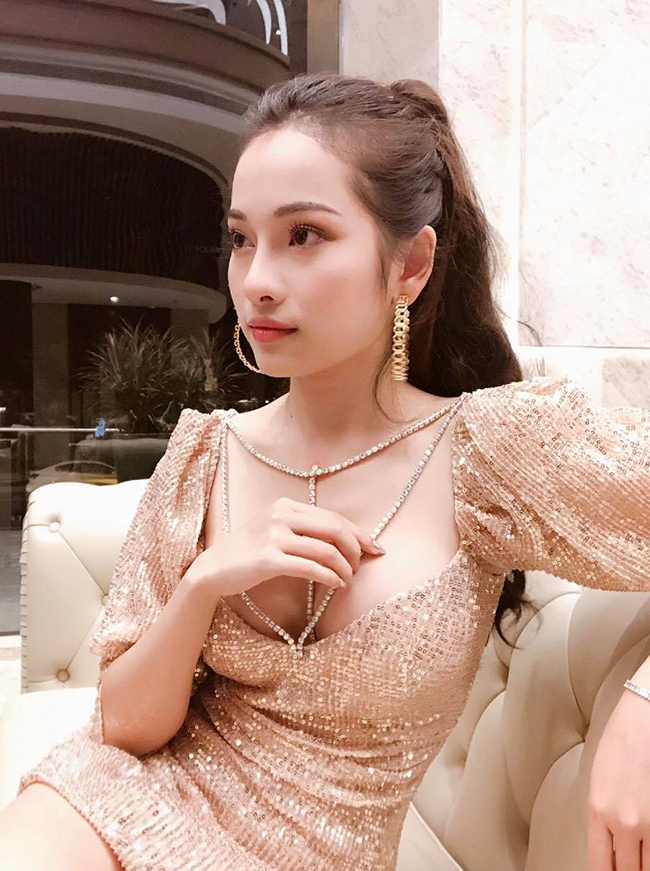 ve nong bong, sang chanh cua nguoi yeu moi duong khac linh sau chia tay trang phap hinh anh 17