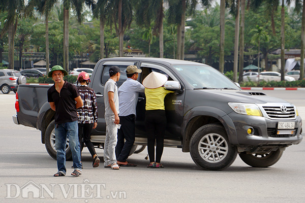 Đặc biệt là các tài xế lái xe ôtô luôn được các cò vé 