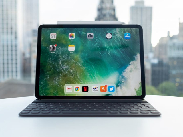 Xót xa nhìn iPad Pro bị bẻ cong không thương tiếc