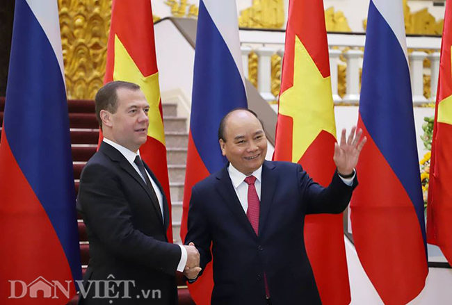 anh: le don chinh thuc thu tuong medvedev tham viet nam hinh anh 4