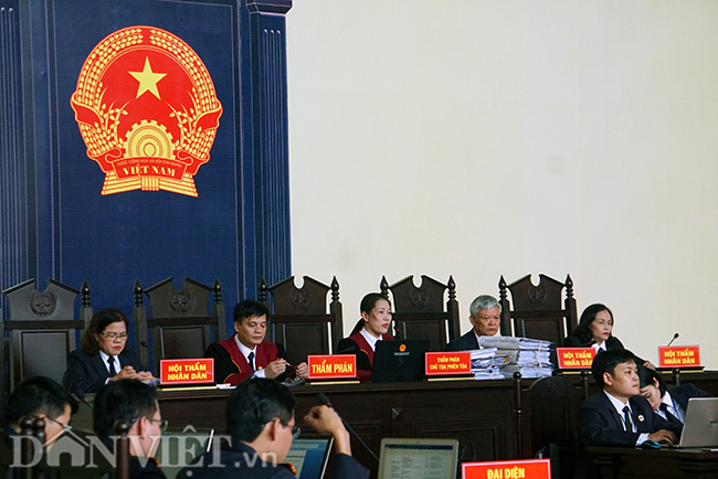Ngày 19.11, TAND tỉnh Phú Thọ tiếp tục xét xử vụ án đánh bạc nghìn tỷ sử dụng công nghệ cao.