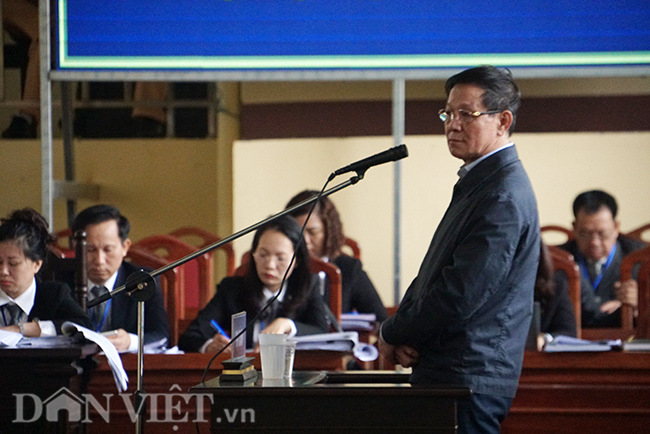 Ngày 20.11, TAND tỉnh Phú Thọ tiếp tục xét hỏi các bị cáo trong vụ án đánh bạc nghìn tỷ sử dụng công nghệ cao.