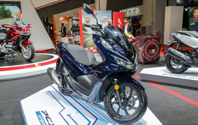 honda pcx hybrid ve malaysia, re hon 25 trieu dong o viet nam hinh anh 1