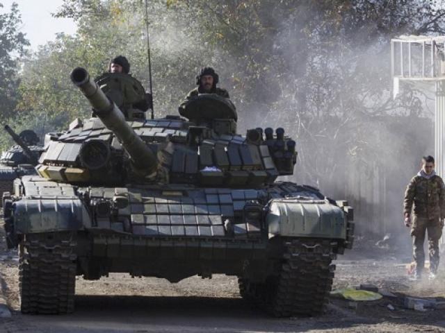 Xe tăng Nga rầm rập áp sát biên giới Ukraine?