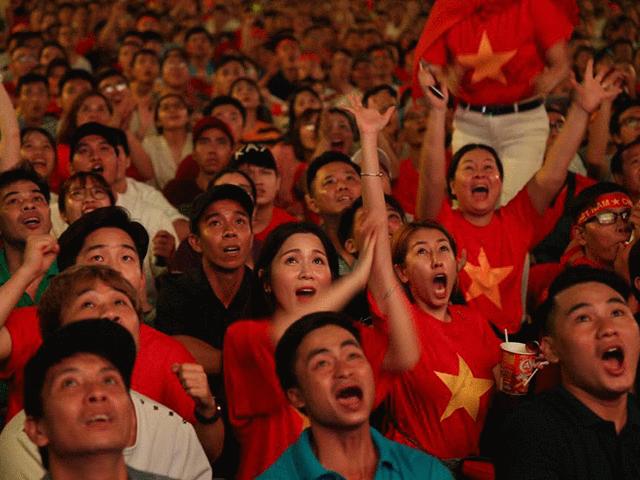 Khoảnh khắc triệu fan đau tim rồi bùng nổ, phấn khích trong trận Việt Nam-Philippines