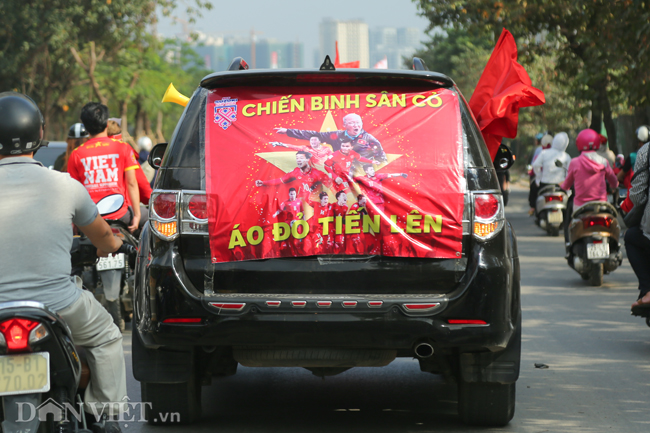 anh: cdv viet nam nhuom do pho phuong ha noi huong ve san my dinh hinh anh 4