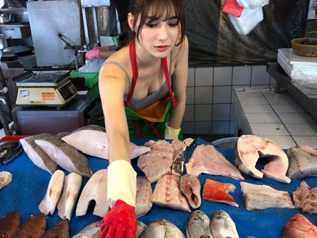 Chỉ bán cá ngoài chợ, gái trẻ cũng nổi tiếng vì quá xinh đẹp