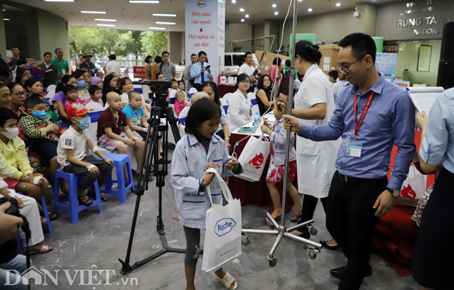 anh: nhung buc tranh dep nhu hoa si ve cua benh nhi vien mau hinh anh 4