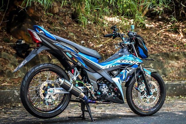 Honda Sonic 150 độ đẹp hú hồn với tông màu đen đơn giản