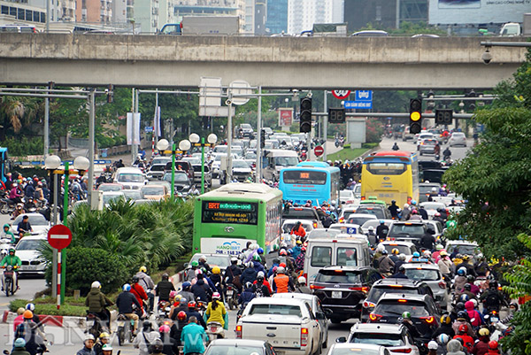 Sáng 10.12, mức nhiệt của thành phố Hà Nội giao động từ 13 - 15° C.