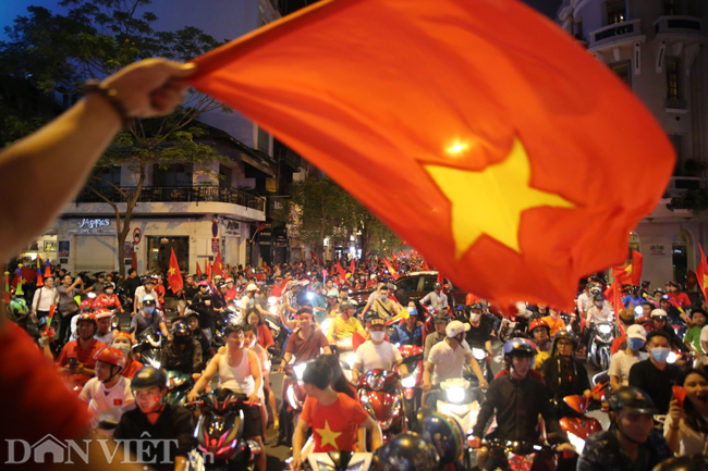 tuyển Việt Nam: Mời bạn đến cùng xem những hình ảnh tuyển Việt Nam thi đấu với tinh thần quyết tâm cao, và chinh phục mọi khó khăn để mang về những chiến thắng đầy cảm xúc.