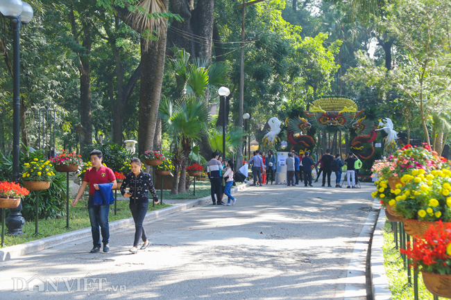 anh: trien lam hoa, cay canh tram trieu thu hut nguoi dan ha noi hinh anh 1