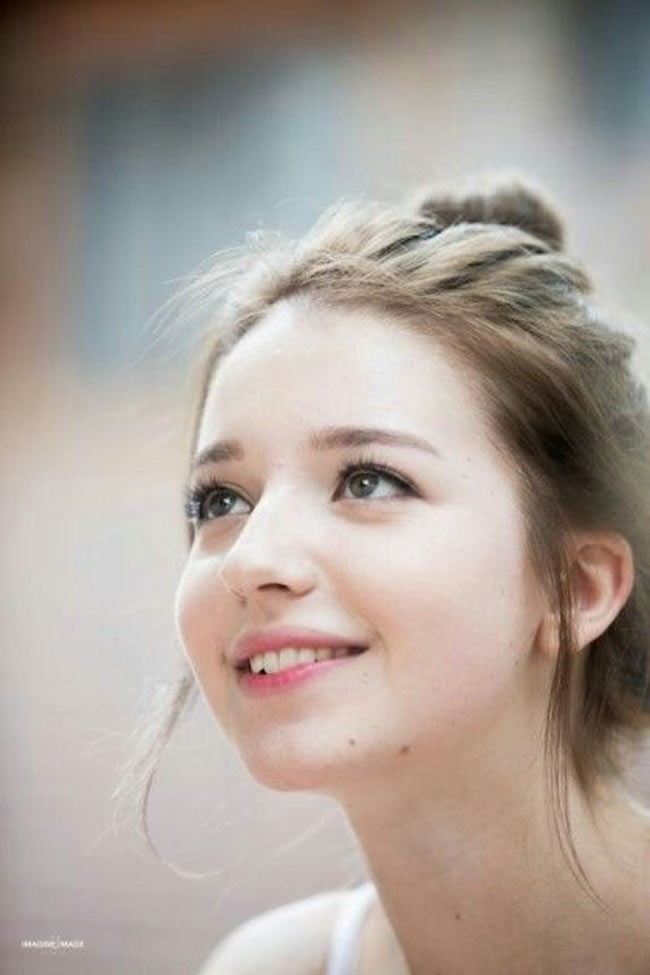 Cô gái Nga 800 nghìn fan da đẹp nhờ đắp mặt nạ mỗi ngày