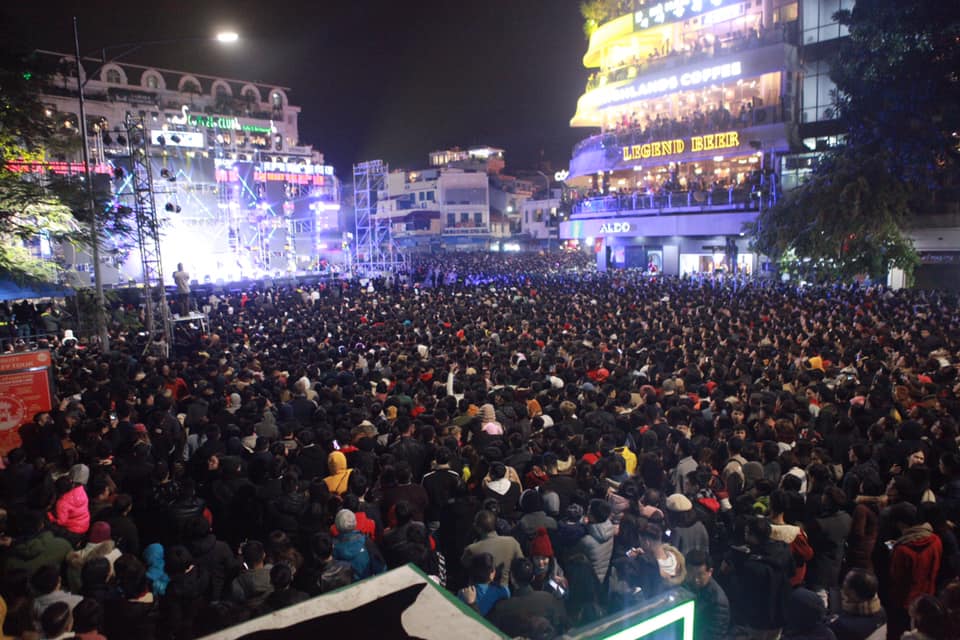 nguoi dan un un do ve trung tam ha noi, tp.hcm don giao thua hinh anh 8