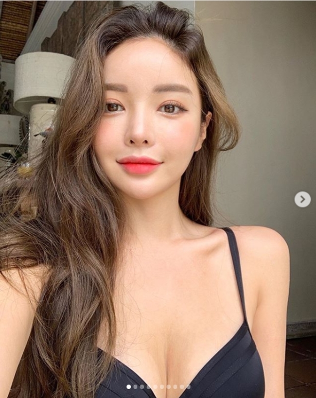 2 co gai han chung minh da trang, mat xinh khong bao gio loi mot hinh anh 15