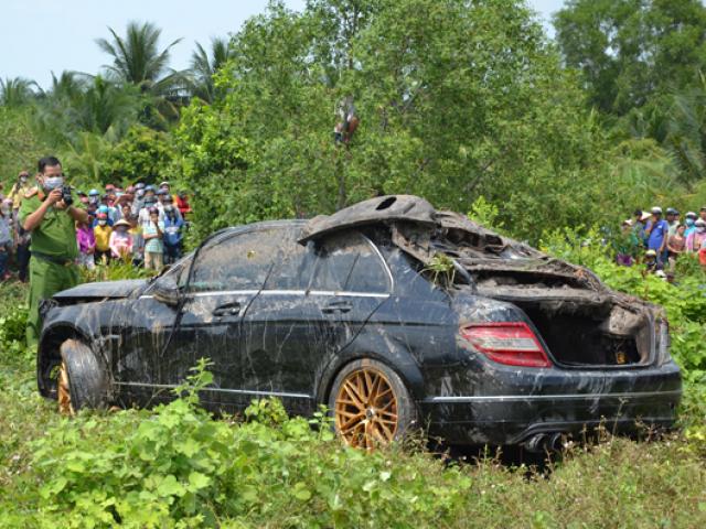 Người thân “chết đứng” khi thấy thi thể 2 con trai, con dâu đang mang bầu 8 tháng trong xe Mercedes