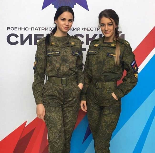 Phụ nữ Nga mặc quân phục đẹp và quyến rũ nhất hành tinh