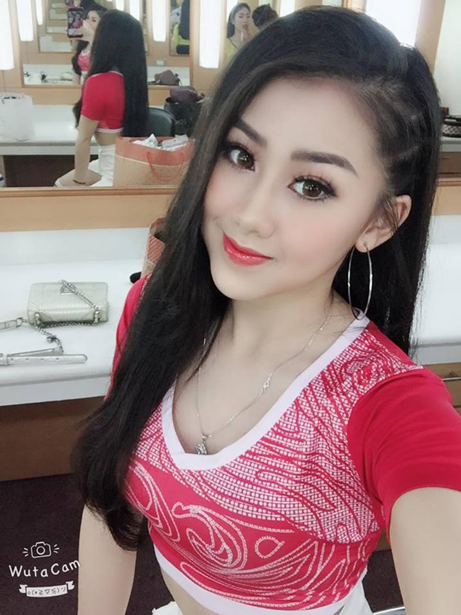 da tim ra danh tinh nu co dong vien xinh dep tren khan dai trong tran viet nam - malaysia hinh anh 6