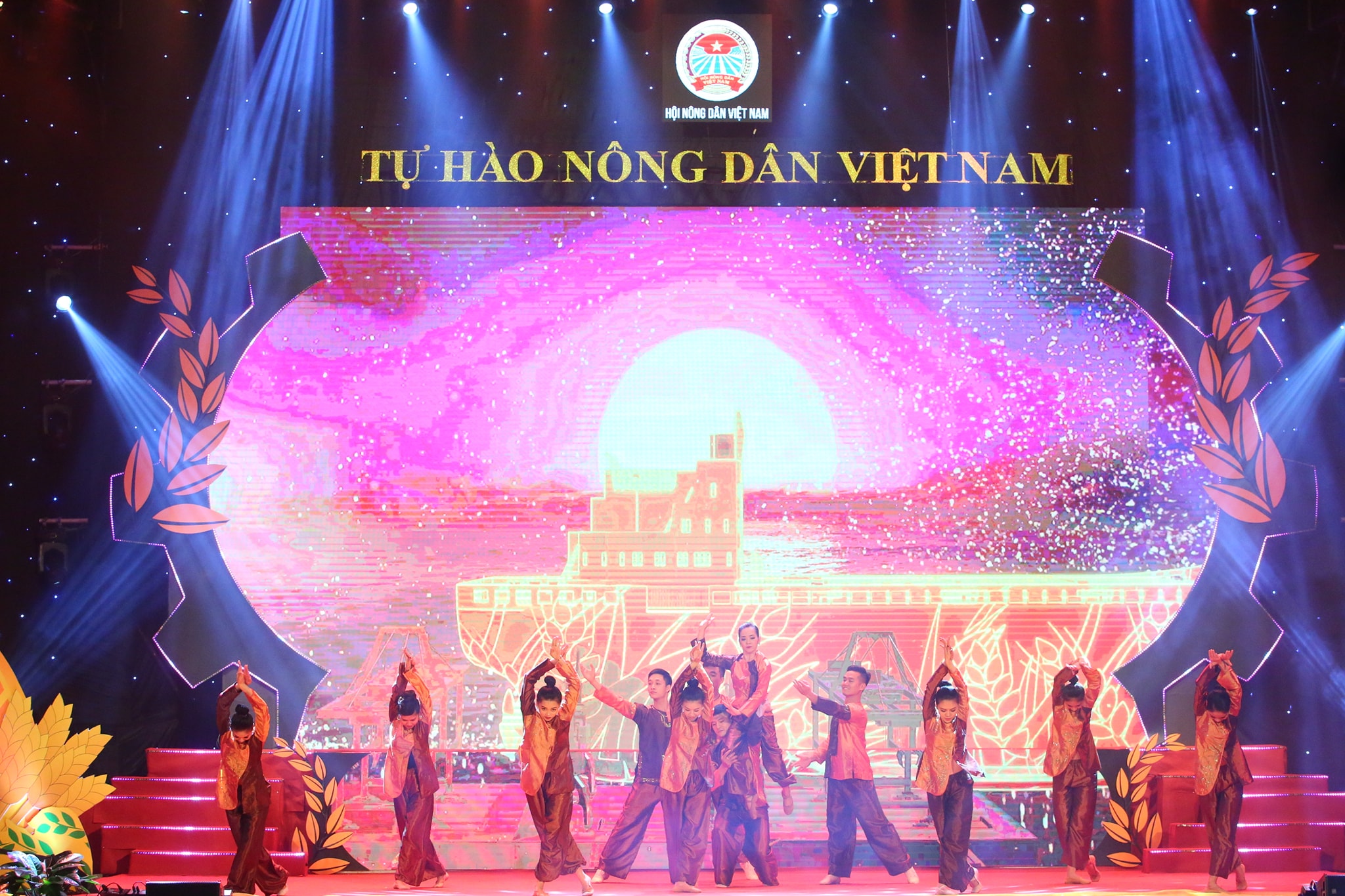 le ton vinh va trao danh hieu 63 nong dan viet nam xuat sac 2019 hinh anh 14