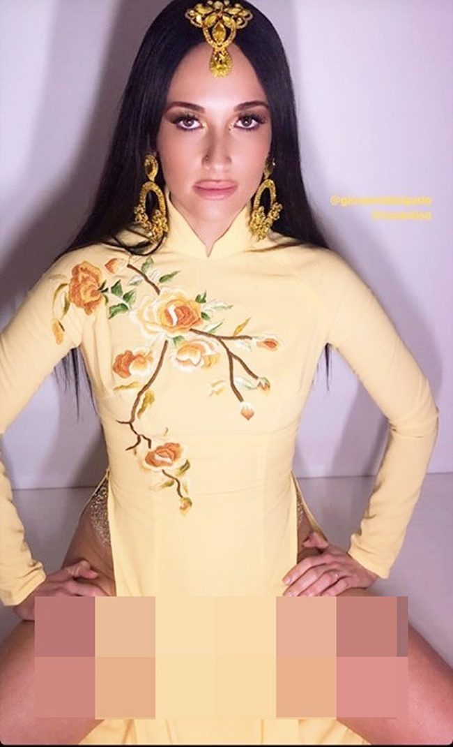 ao dai mong dinh lo noi y, khoet truoc ho sau phan cam 