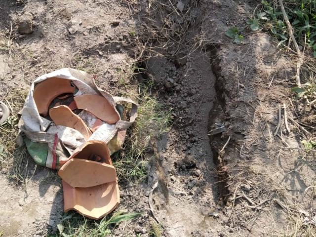 Ấn Độ: Đào mộ chôn con gái mới mất, tá hỏa phát hiện tiếng người khóc ở độ sâu một mét