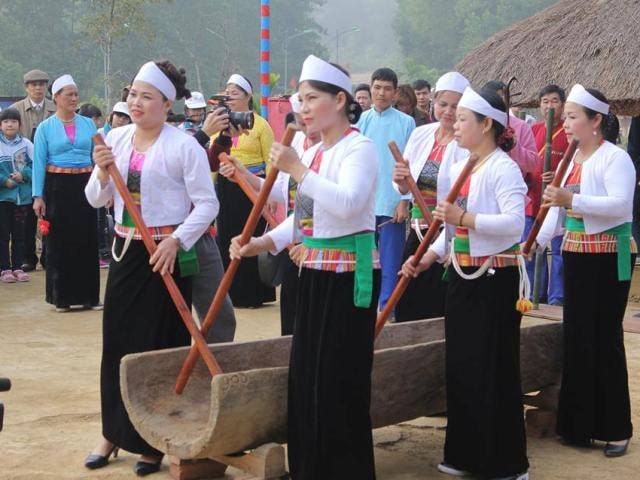 Trang phục truyền thống của phụ nữ dân tộc Mường huyện Ngọc Lặc (Thanh Hóa)